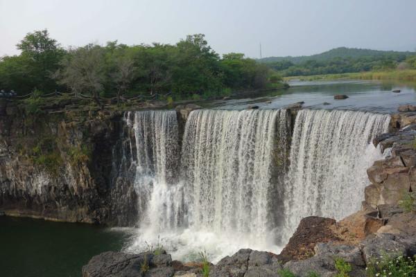 售价30.98万起,长安福特探险者家族亮相武汉,造型硬朗动力强劲